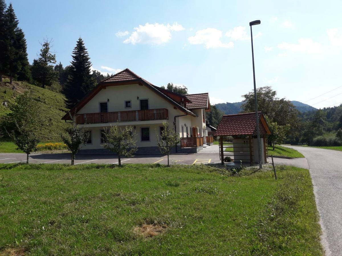 Apartment Simnovi Apartmaji - Surrounded By Nature